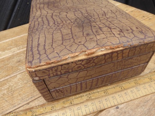 Antique Leather Jewellery Box with cantilever trays and padded cushions - Picture 20 of 24