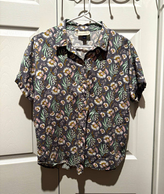 Universal Thread womens Floral Woven Button-Up Shirt, Short Sleeve, Gray M