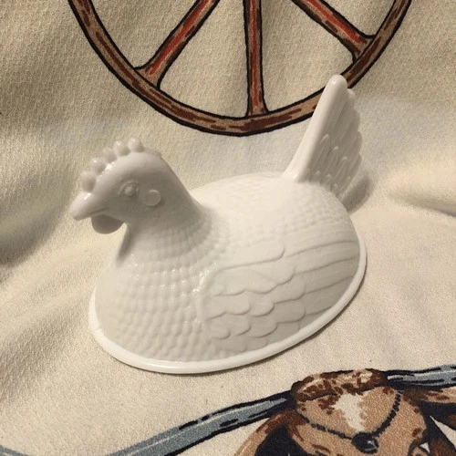 Vintage Indiana Glass milk glass Hen On A Nest  lid only