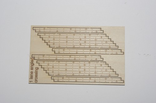 Legno scala Ho attraversamento grado ferroviario corsia singola angolo sinistro. 2 per set - Foto 2 di 2