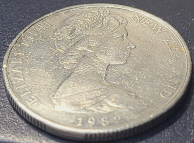 1982 NEW ZEALAND 50 CENTS ENDEAVOUR KM# 37.1 US SELLER COMBINED SHIPPING REFUND