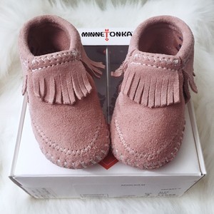 minnetonka baby shoes
