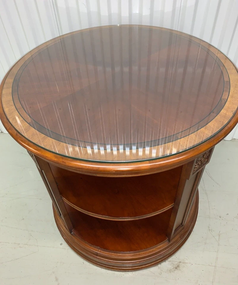 Ethan Allen Townhouse Seaver Library Round Table #30-8203 (A) - Image 3 of 4