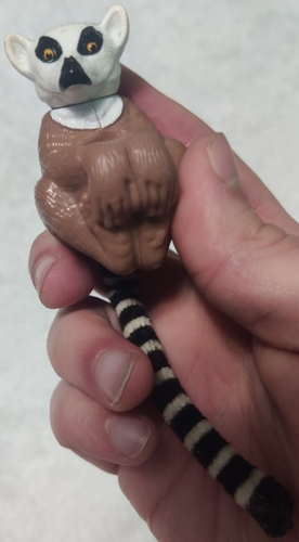 McDonalds 1998 Lemur Walt Disney World Animal Kingdom Grand Opening Clip Toy - Picture 4 of 4
