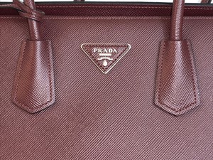 prada tote saffiano
