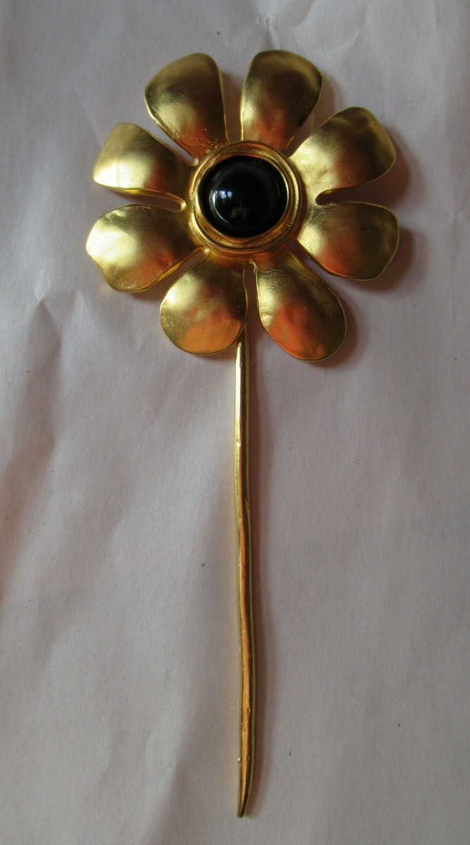 カールラガーフェルド　ヴィンテージブローチ　ゴールドカラー　フラワーモチーフ Vintage Karl Lagerfeld Daisy Black Eyed Susan Gold Tone Flower