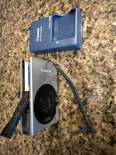 Canon PowerShot SD1000 Digital ELPH 7.1MP Silver CCD Digicam TESTED Works