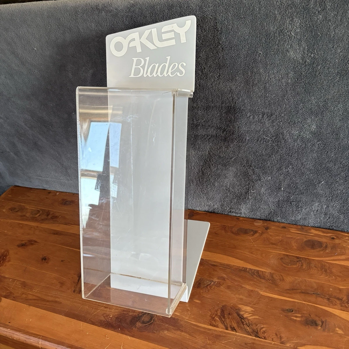 【希少】【非売品】Oakley オークリー正規ディーラーディスプレイケース大きめ 希少】【非売品】Oakley オークリー正規ディーラーディスプレイケース