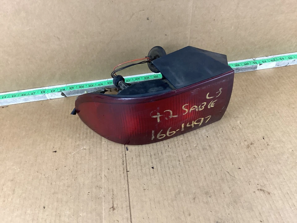 Luz trasera montada en panel cuarto lado conductor izquierdo Mercury Sable 1992-1995 OEM Foto 3 de 4