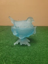 Westmoreland Glass Light Blue Mist Robin On Twig Nest Covered Dish (BFEB-10-081)