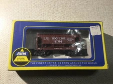 AHM HO  Ore Hopper Car.  SOO LINE.  81714.  NIB.
