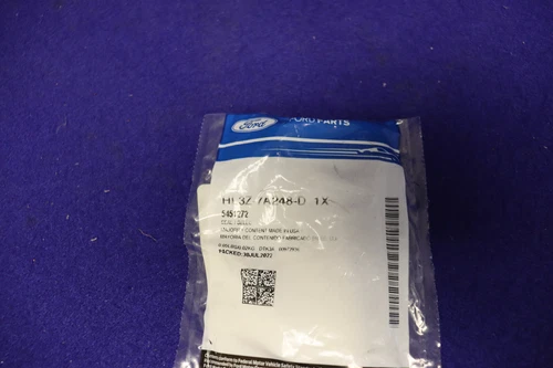 NEW HL3Z-7A248-D - SEAL - Ford AKF0824