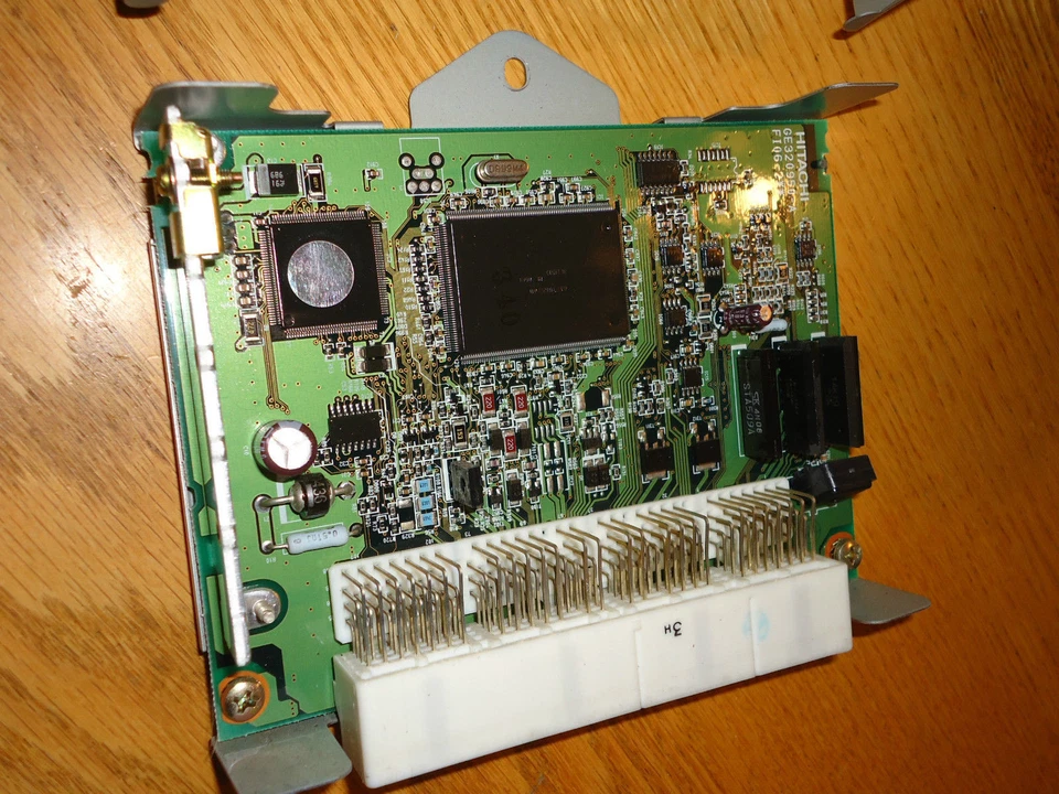 2005 Suzuki Aerio Engine Control Unit ECU ECM 2.3L AT 33921-59JR1 4x4 Liana - Image 4 of 4