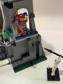 LEGO Castle 7079 Drawbridge Defense Complete Gold Knight cas415 Fantasy Era 2009