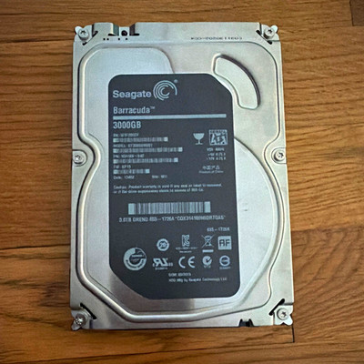 Seagate BarraCuda 3TB 3.5'' SATA III Internal HDD 7200RPM 64MB ST3000DM001