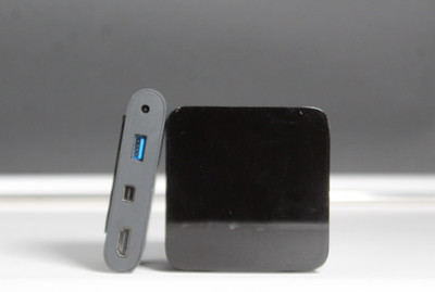 HTC 2PR8100 Vive Base Station w/ HTC D161378-N Link Box - Untested