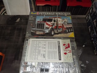 Revell peterbilt wrecker Model KIT red & white read