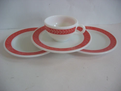 VTG Pyrex Red Laurel Leaf Red Revel Corning 3 - 7" plates and 1 coffee cup