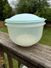 Tupperware Lettuce Keeper Bowl with Spike, Turquoise Lid, Clear Vintage