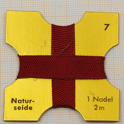 Naturseide Faden mit Nadel Gelb, Rot oder Schwarz in verschiedenen Dicken
