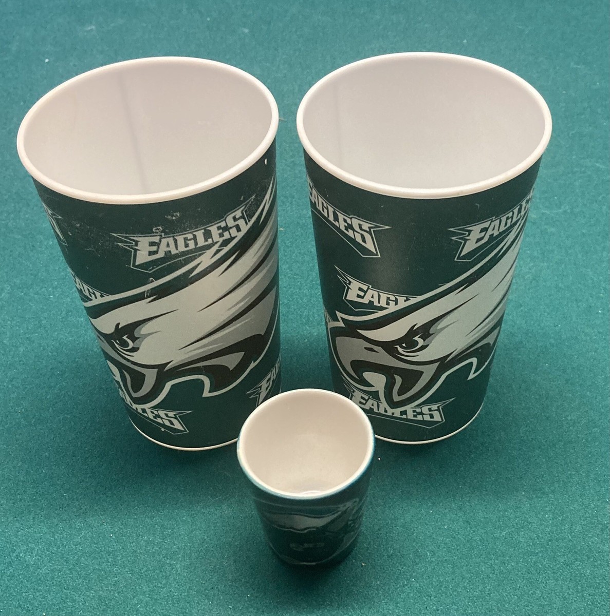 Vintage Philadelphia Eagles NFL Gift Set Comes w/ Two 12oz Glasses Shot  Glass