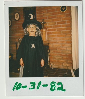 VINTAGE PHOTO/POLAROID: KID in WITCH HALLOWEEN COSTUME