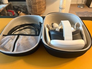Meta Quest 3 128GB with link cable case controllers & charging cord