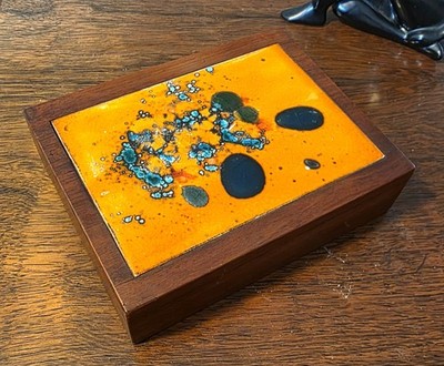 POTTERY ARD FROM 1960s WITH BEATIFUL DESING ANS LOOK- WOOD FRAME