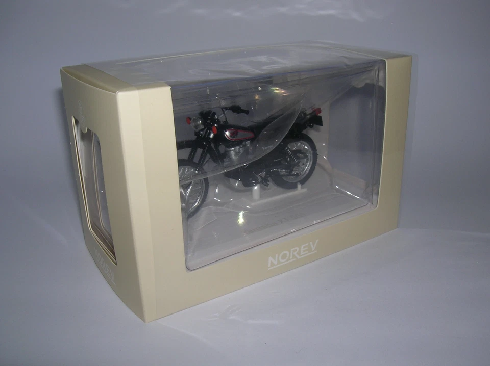 Norev Yamaha XT 500 / XT500 schwarz/silber Modell 1988, 1:18 Artikel 182045 - Bild 4 von 4