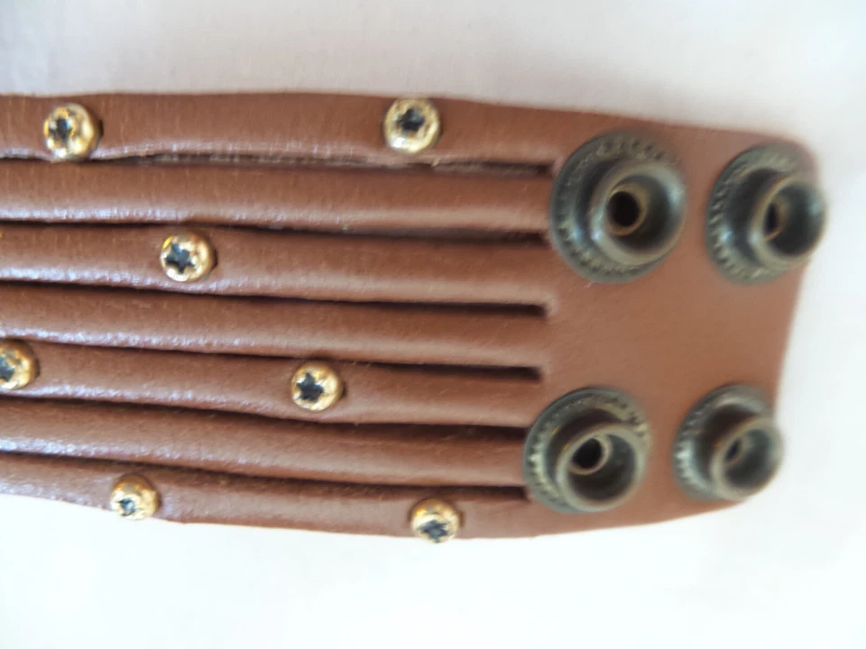 PULSERA A PRESIÓN DE CUERO BARSA CON PIEDRA CENTRAL TURQUESA Foto 3 de 4