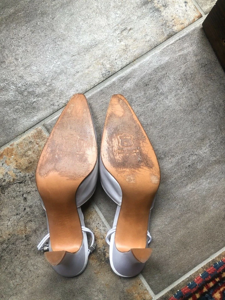 Stuart Weitzman White Satin T-Strap Wedding Shoe Size 7B - Image 4 of 4