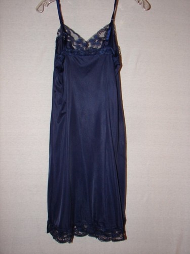 Vintage Vanity Fair Beige Lace trimmed Size 36 Slip 1All Nylon - Picture 5 of 5