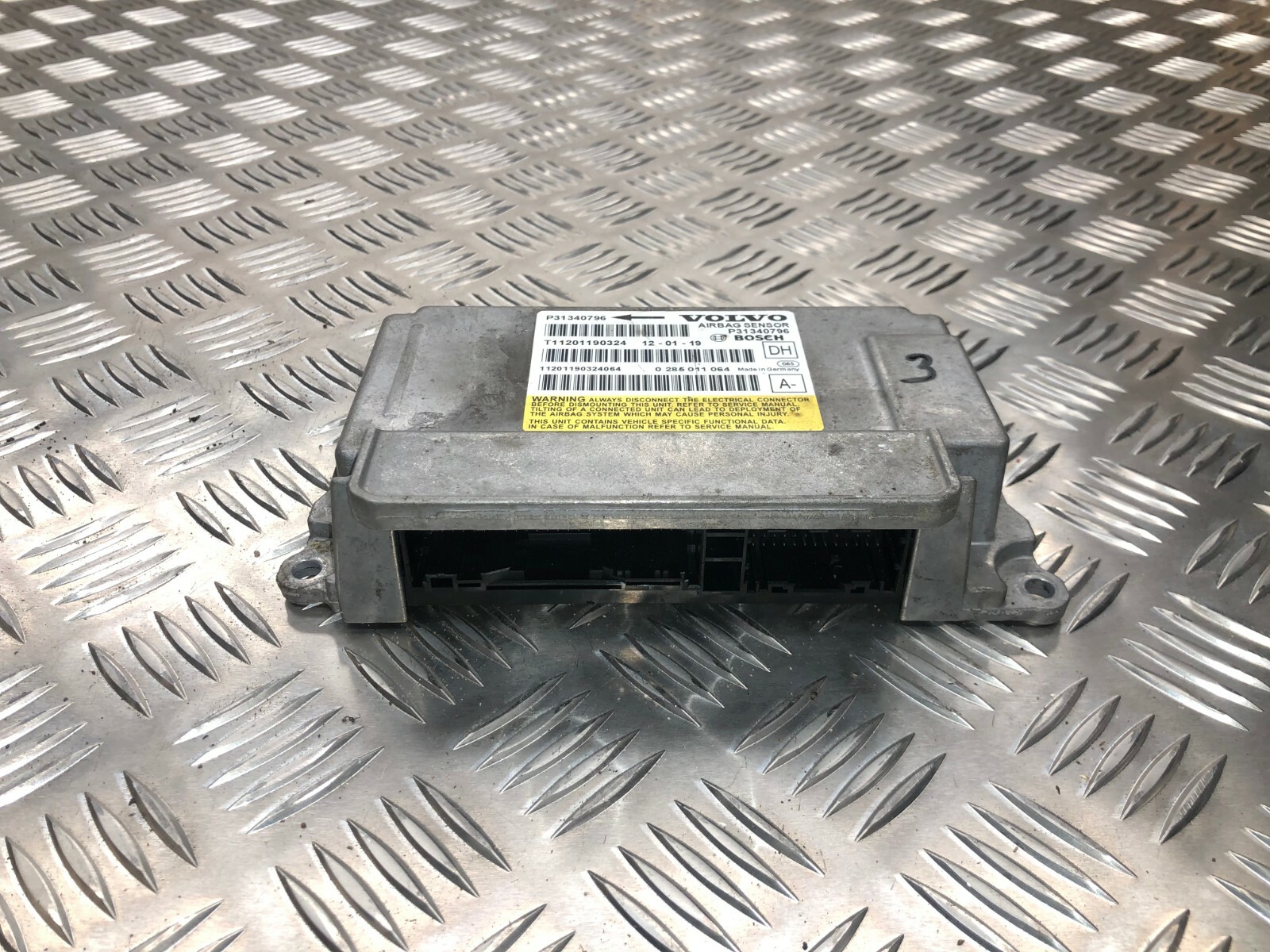 B4 Volvo airbag sensor P31340796 0285011064 T11201190324