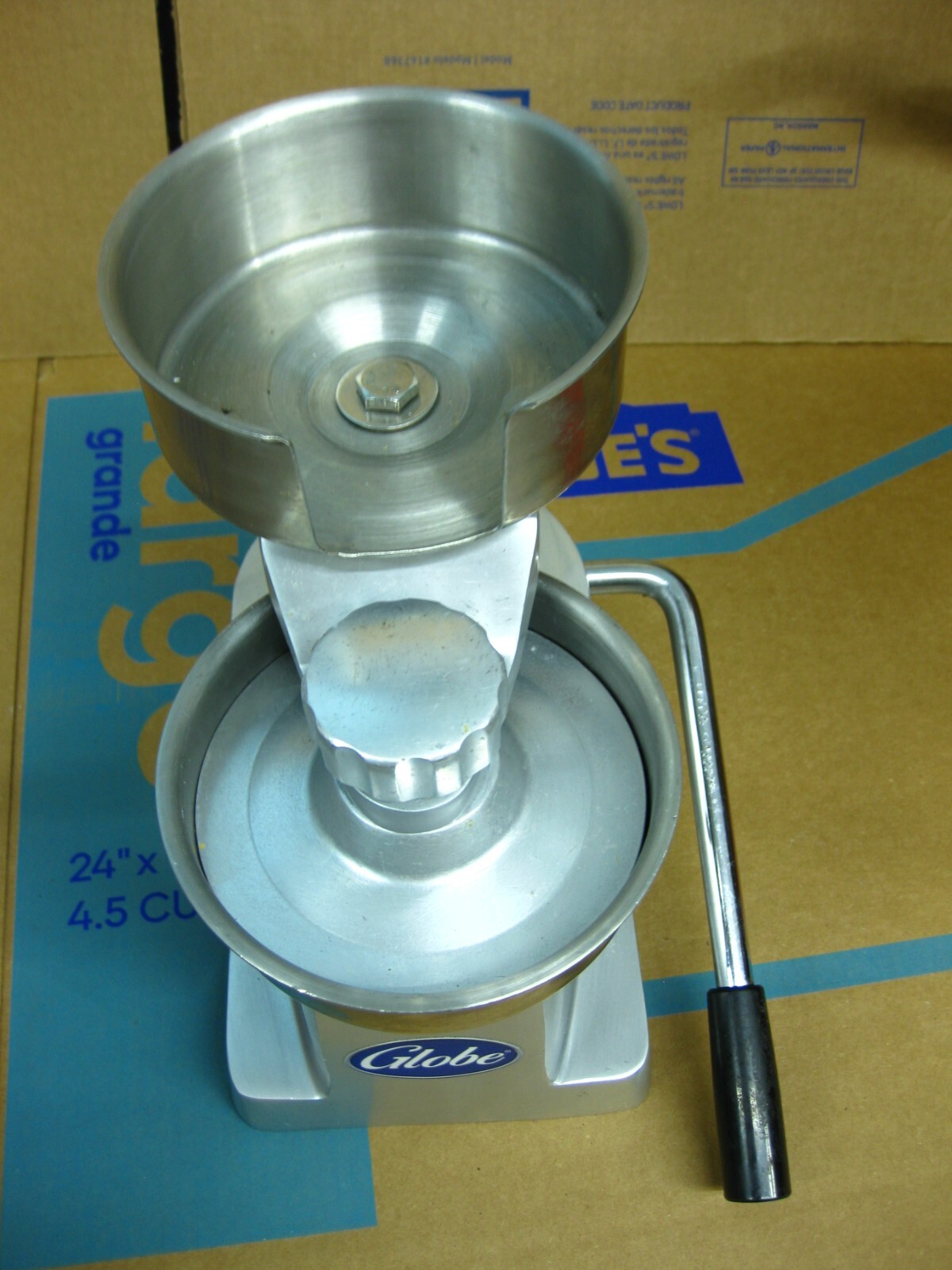 Globe PP5 Manual Heavy-Duty Countertop Hamburger Patty Press, 5" Dia