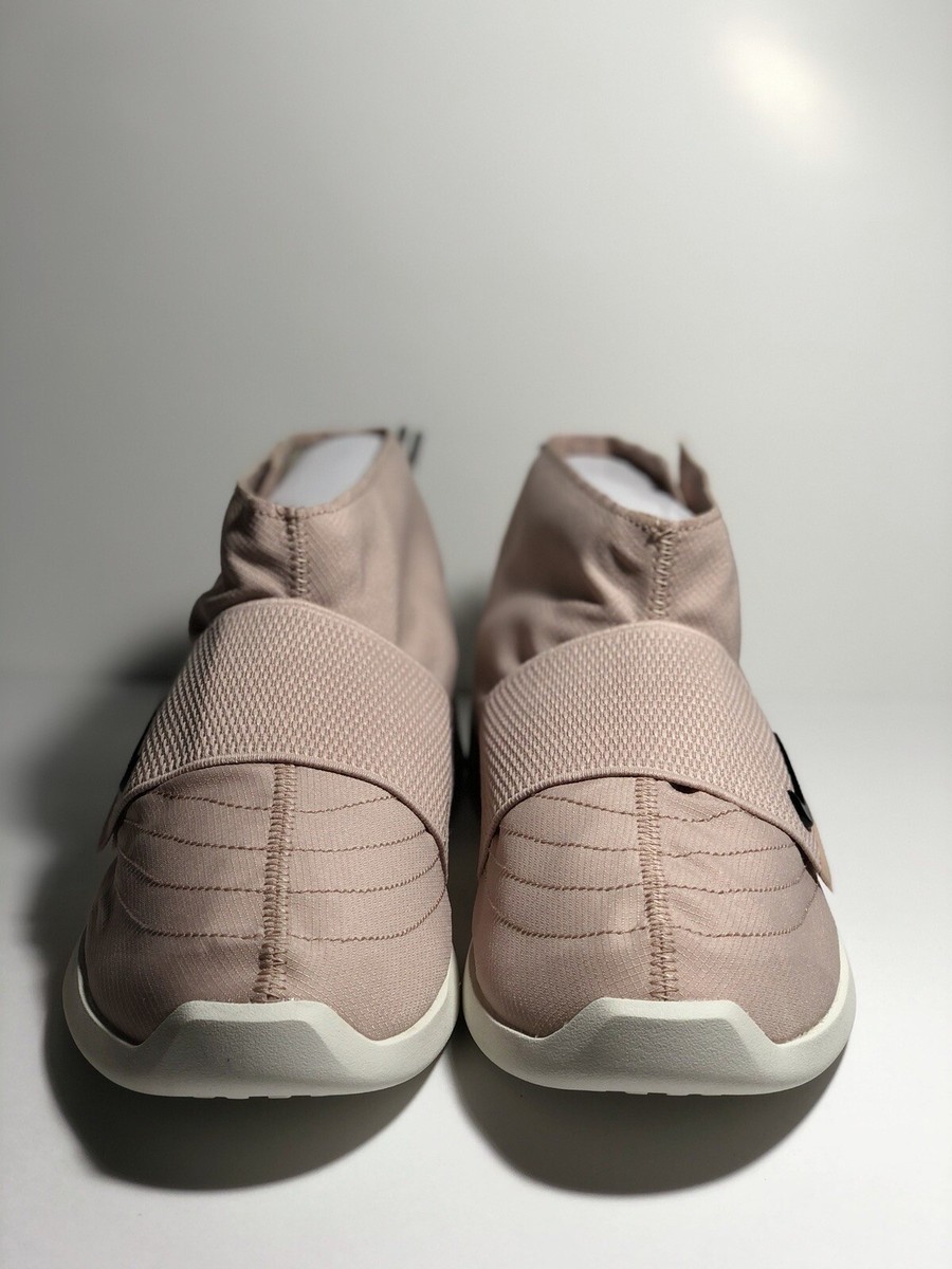 国内配送 Fear Of God NIKE AIR MOC PARTICLE BEIGE/BLACK-SAIL Air Fear Of God MOC 'Particle Beige' Release Date. Nike SNKRS
