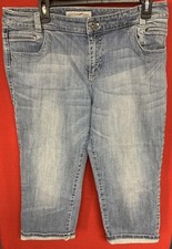Women s Chico s Ultimate Fit Slim Leg Platinum Denim Capri Pants- Size 2