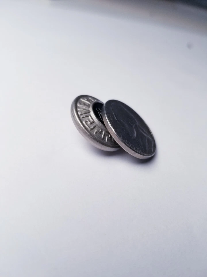 8er SET VINTAGE VERSACE V2 CLASSIC SILBERFARBEN 13MM ERSATZ HEMD KNÖPFE - Bild 4 von 4