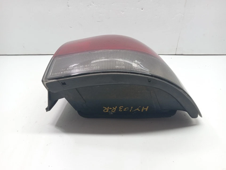 1993-1995 HYUNDAI SCOUPE REAR RIGHT SIDE TAIL LIGHT OEM, 166-58639 - Image 4 of 4