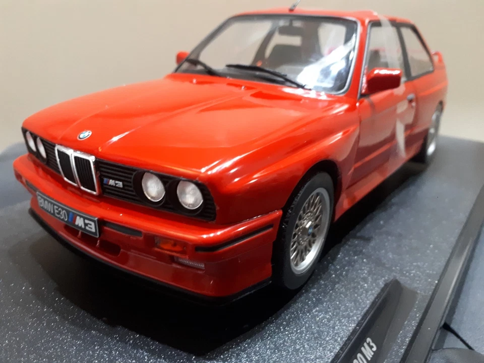 Solido BMW M3 E30 red 1986 1/18 S1801502 - Immagine 4 di 4