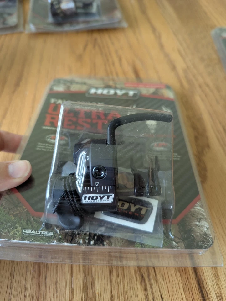 Hoyt Ultra Rest -- Left Hand -- Black -- New!! - Image 2 of 3