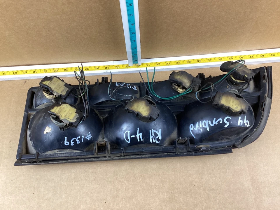 Luz trasera lateral derecha para pasajero Pontiac Sunbird 1988-1994 sedán de 4 puertas 16508408 Foto 4 de 4