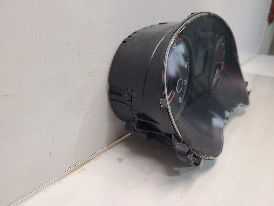 Volkswagen Jetta 2014 (sedán/2,0 L/MT) velocímetro panel *173 k*  Foto 3 de 4