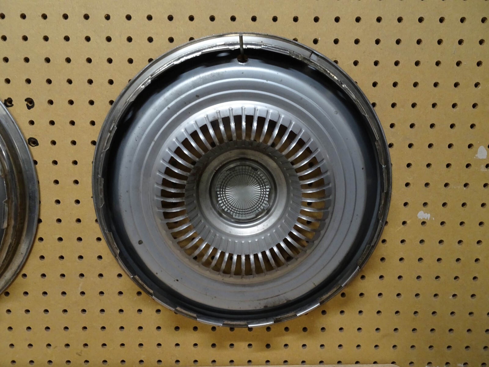 1975 1976 1977 Ford Granada Maverick Zephyr Monarch 14" Hubcaps Wheel