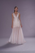 LauMarie Elegant Ivory Wedding Dress Size 6 - Pre-owned, Good Condition