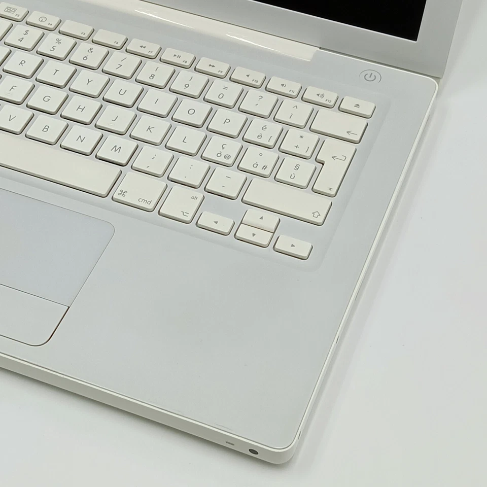 MacBook 13 2010 Apple in Buono Stato Bianco 2,4 GHz 2GB RAM Funzionante Completo - Immagine 4 di 4