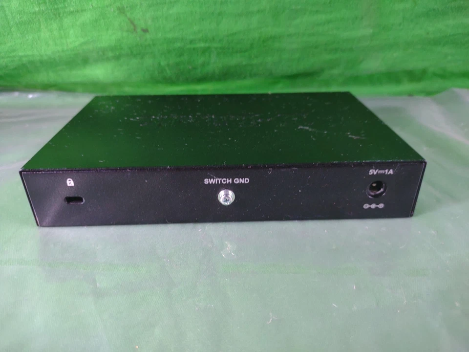 D-Link Ethernet Switch, 8 Port Gigabit Unmanaged Metal Fanless Desktop or Wall - Image 3 of 4