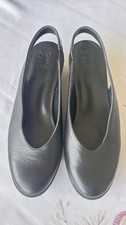 Naturalizer Black leather  Sutton slingback wedge shoe Size 9