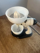 Vintage Sunbeam Mixmaster Model 9  1948  Juicer, Bowls, Beaters – Works Great!