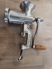 Fleischwolf manuell aus Gusseisen. Alt aber unbenutzt. Made in Czechoslovakia!