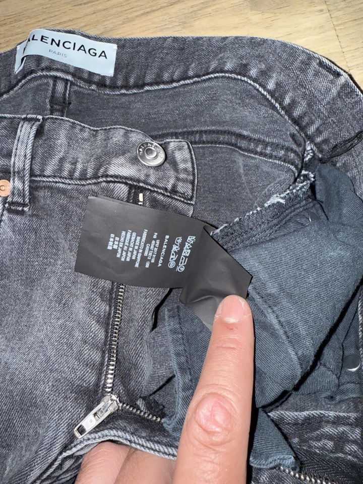 Balenciaga 2017 Archetype Black Gray Mid-Rise Distressed Cotton Stretch Jeans 28 - Image 4 of 4